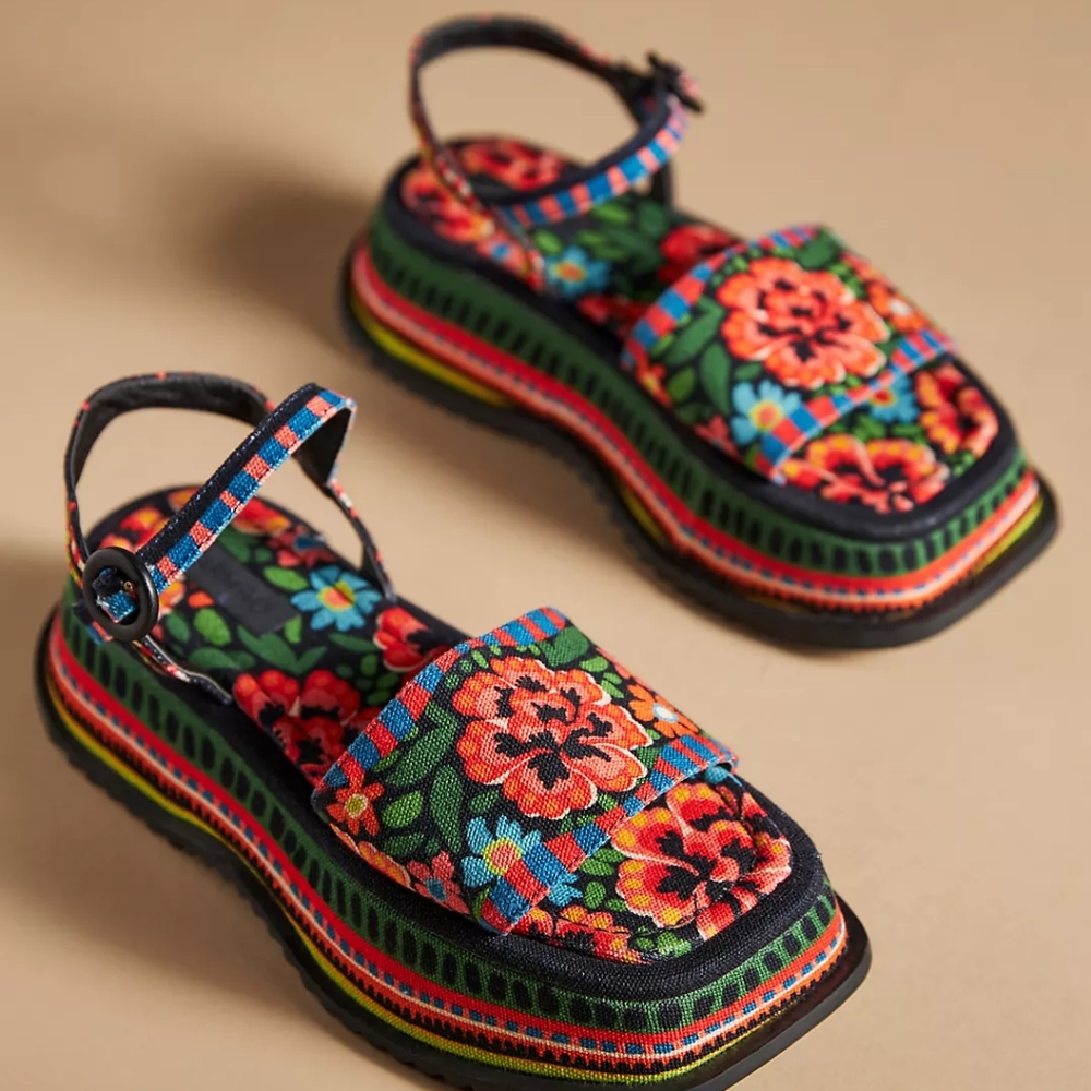 🌸🌼*NWT* FARM Rio Spring Delight Flatform Sandal Black Floral Size 9